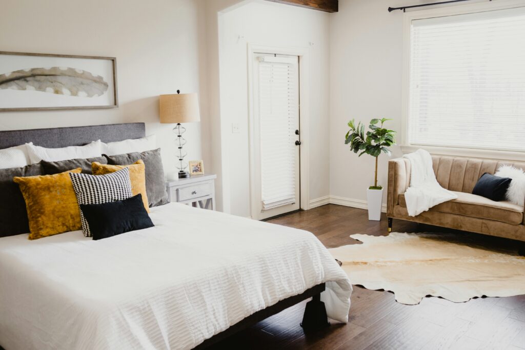 irregular rug in bedroom