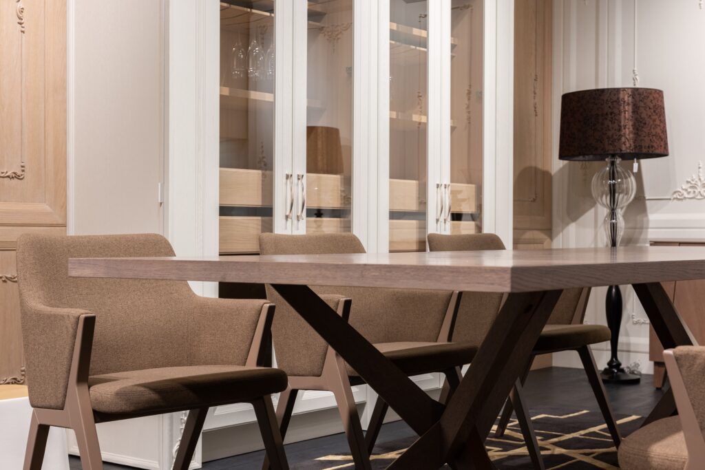 armed dining chair